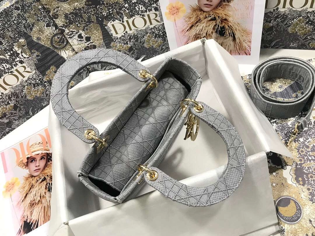 MOMO--- embroidery M0565 3 colour item :063B00E1936-3