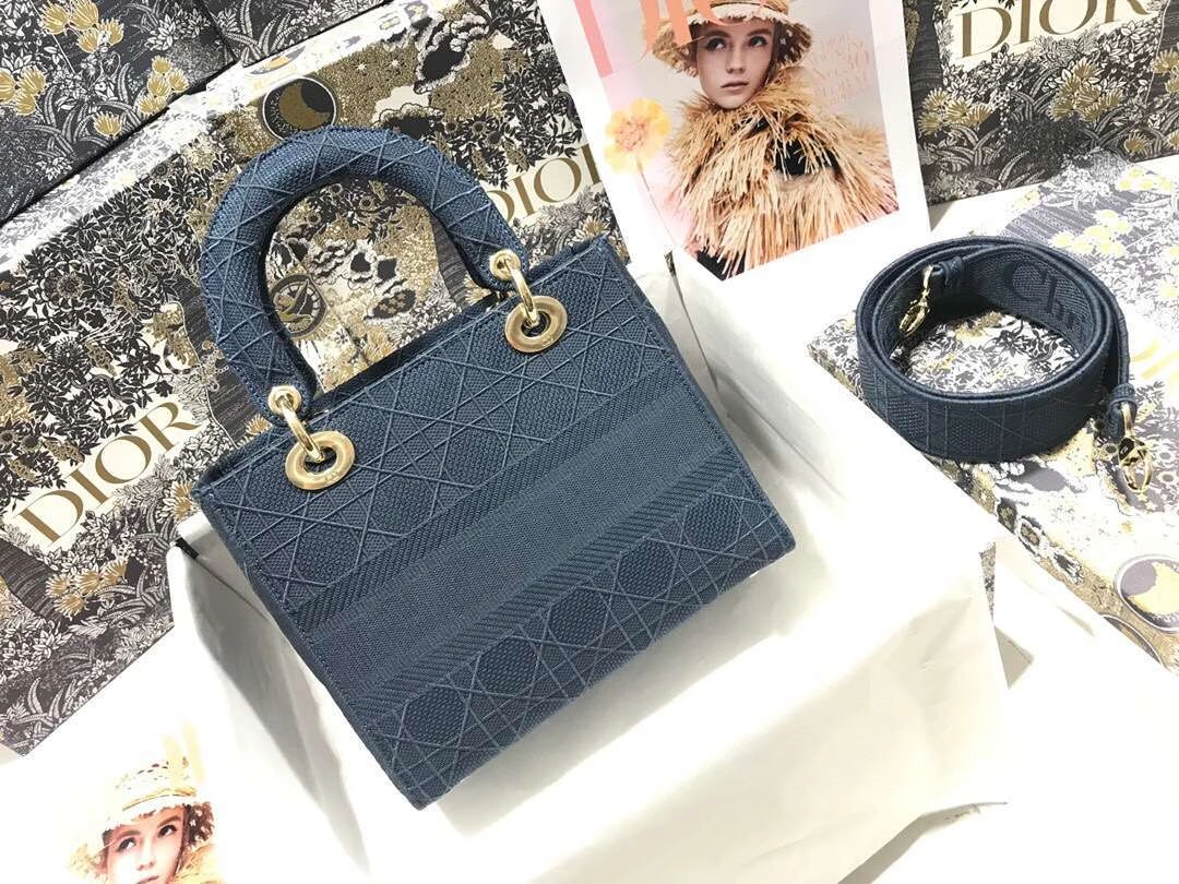 MOMO--- embroidery M0565 3 colour item :063B00E1936-3