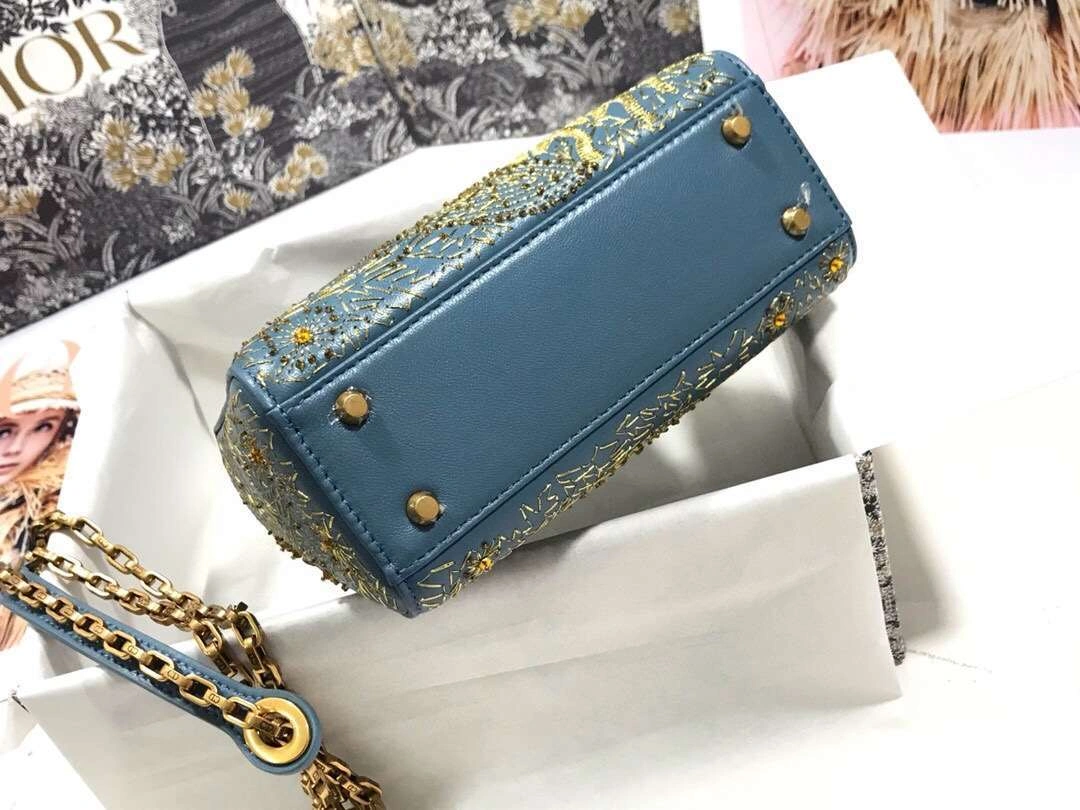 MOMO--- embroidery M44501 item :063B00E2042