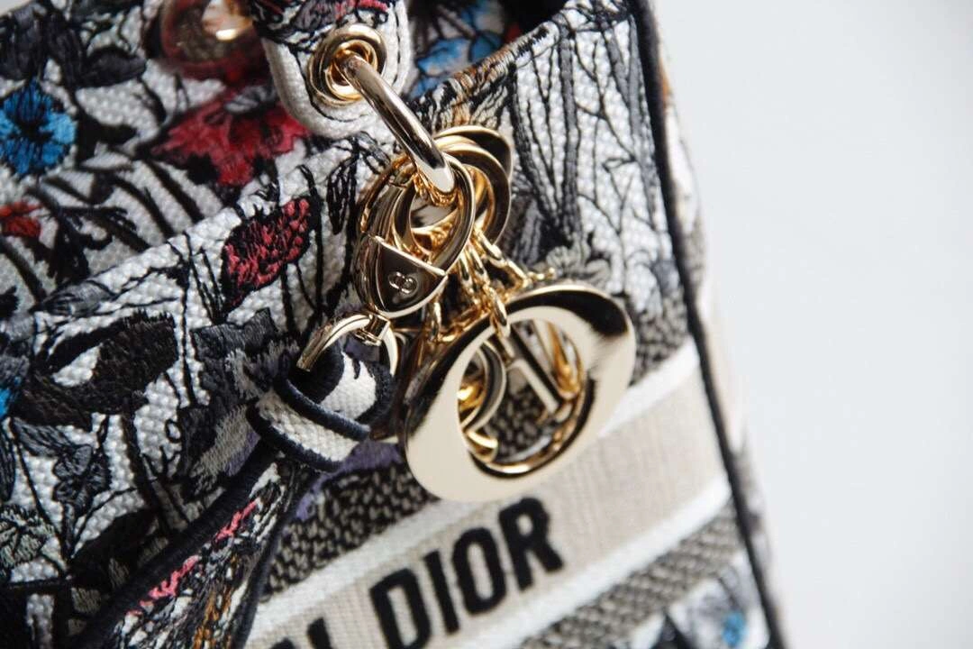*MOMO--- embroidery item :063B00E2043
