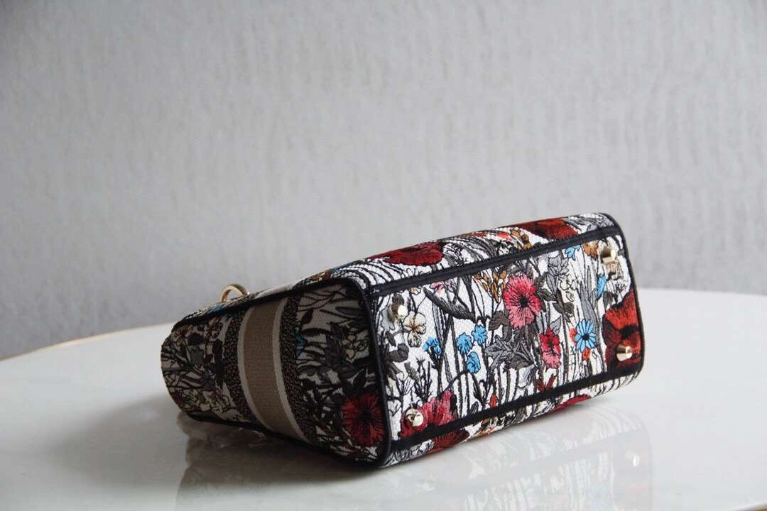 *MOMO--- embroidery item :063B00E2043