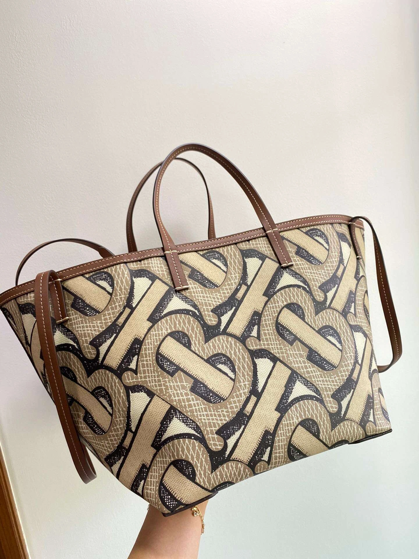 *MOMO----item : 278B57A0203-2