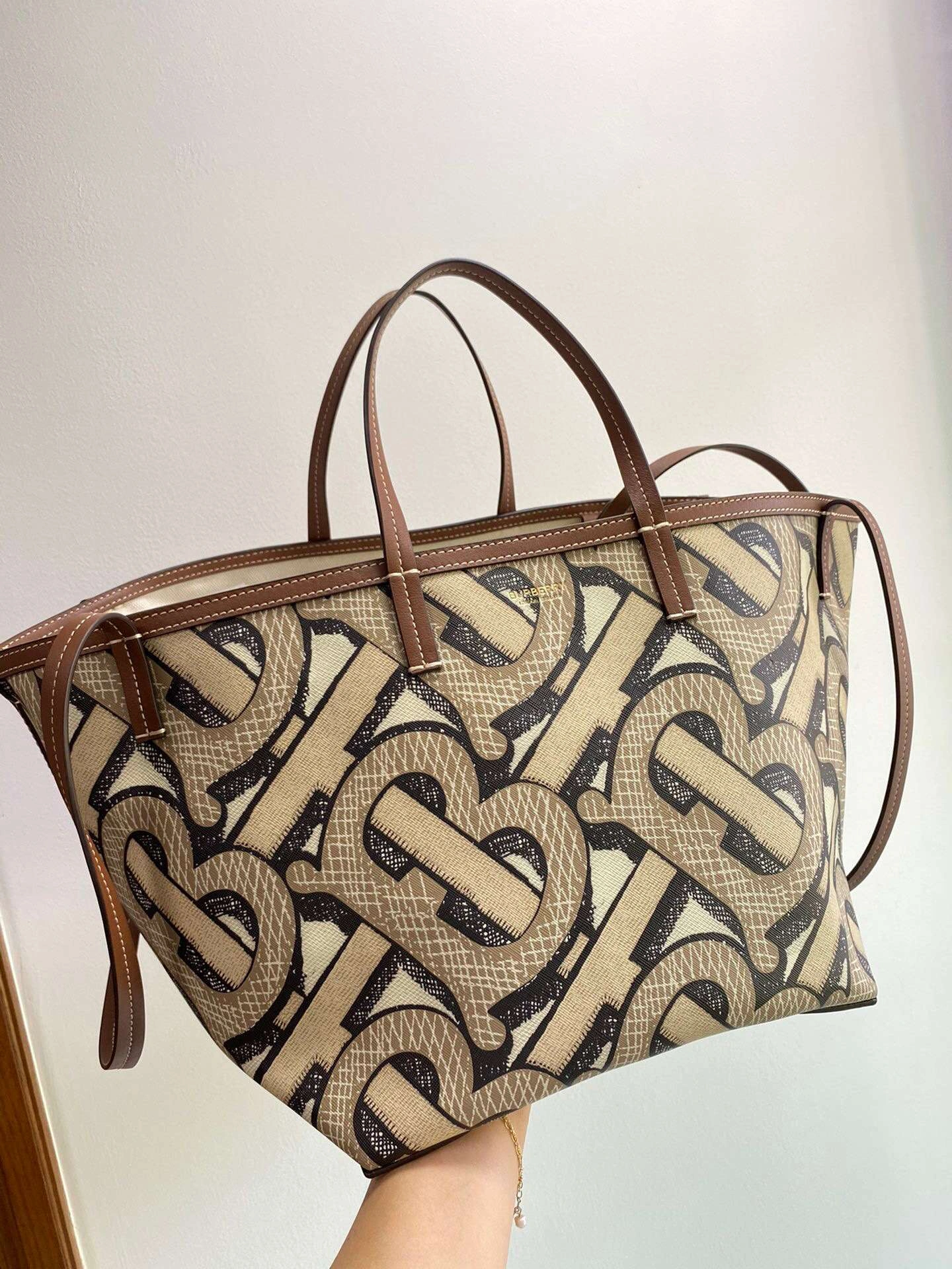 *MOMO----item : 278B57A0203-2