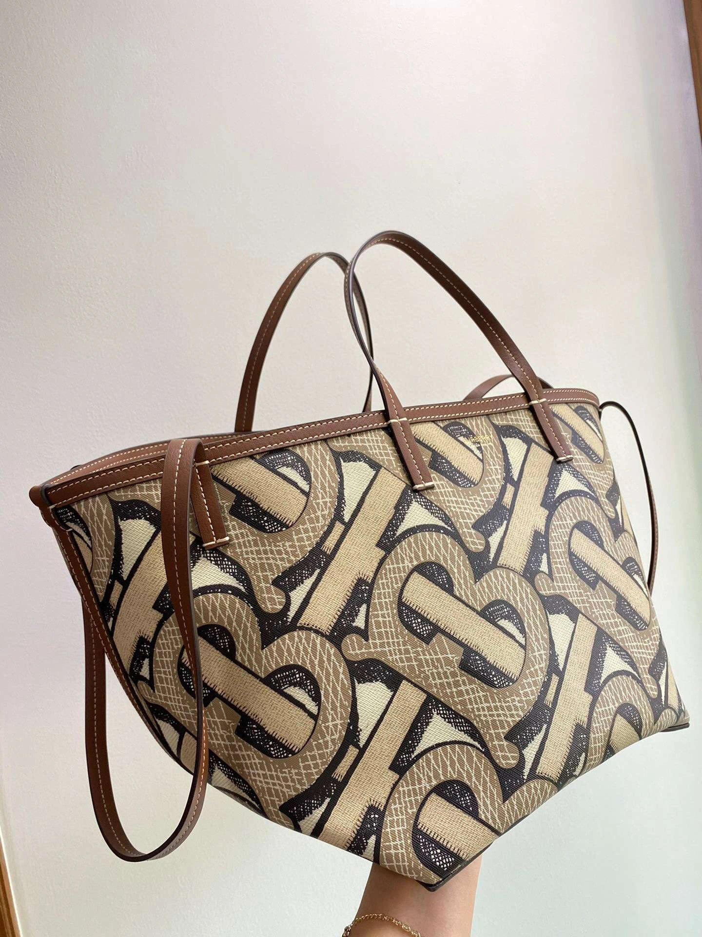 *MOMO----item : 278B57A0203-2