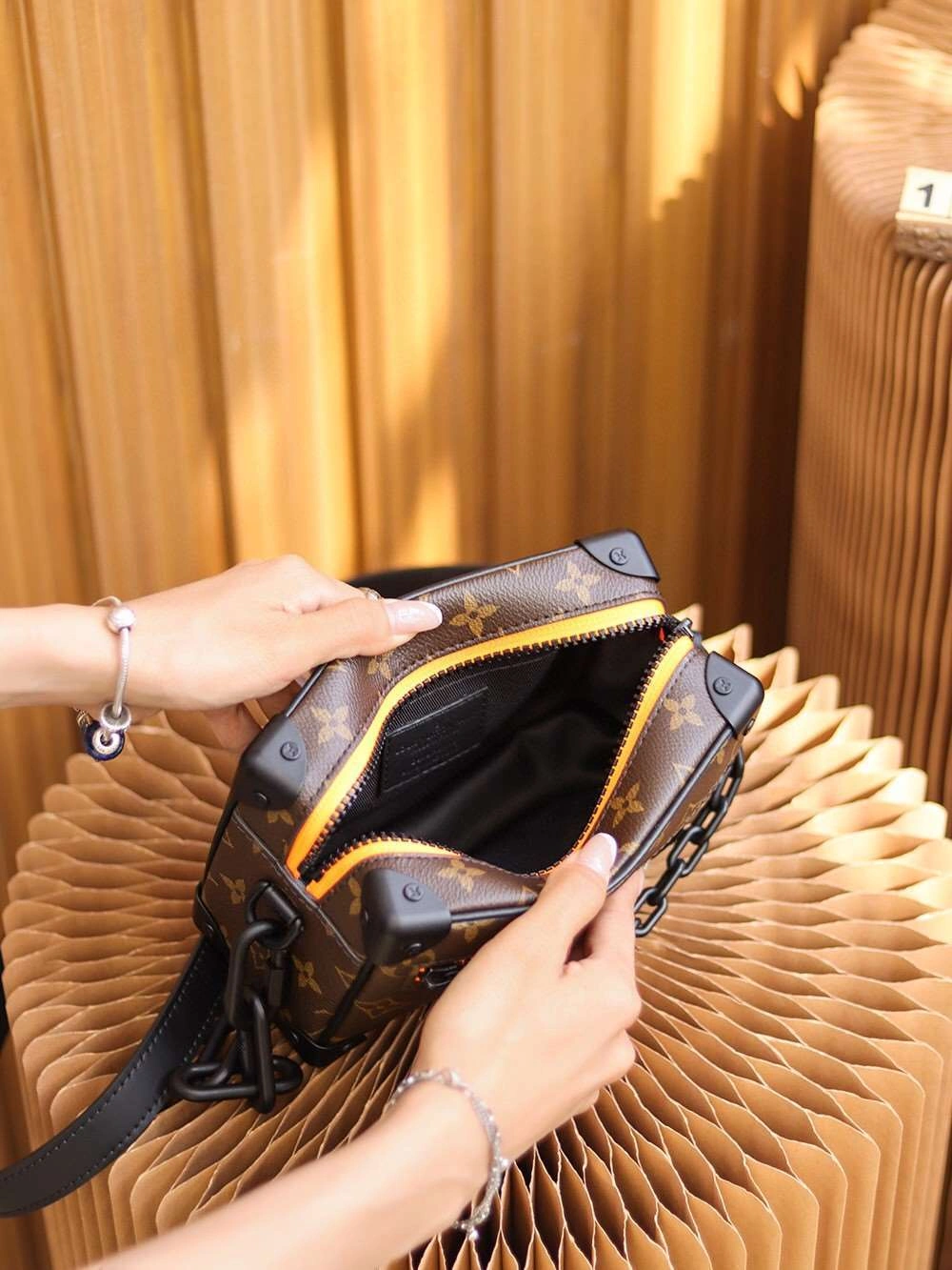 *MOMO--- m80159 item : A-B00G2852