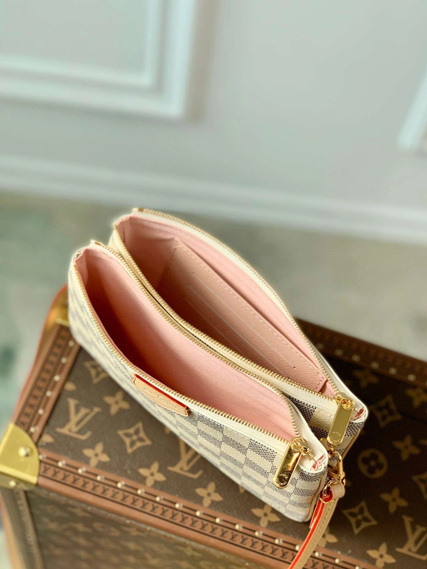 *MOMO--- n60460 cowhide item : A-B00G2914
