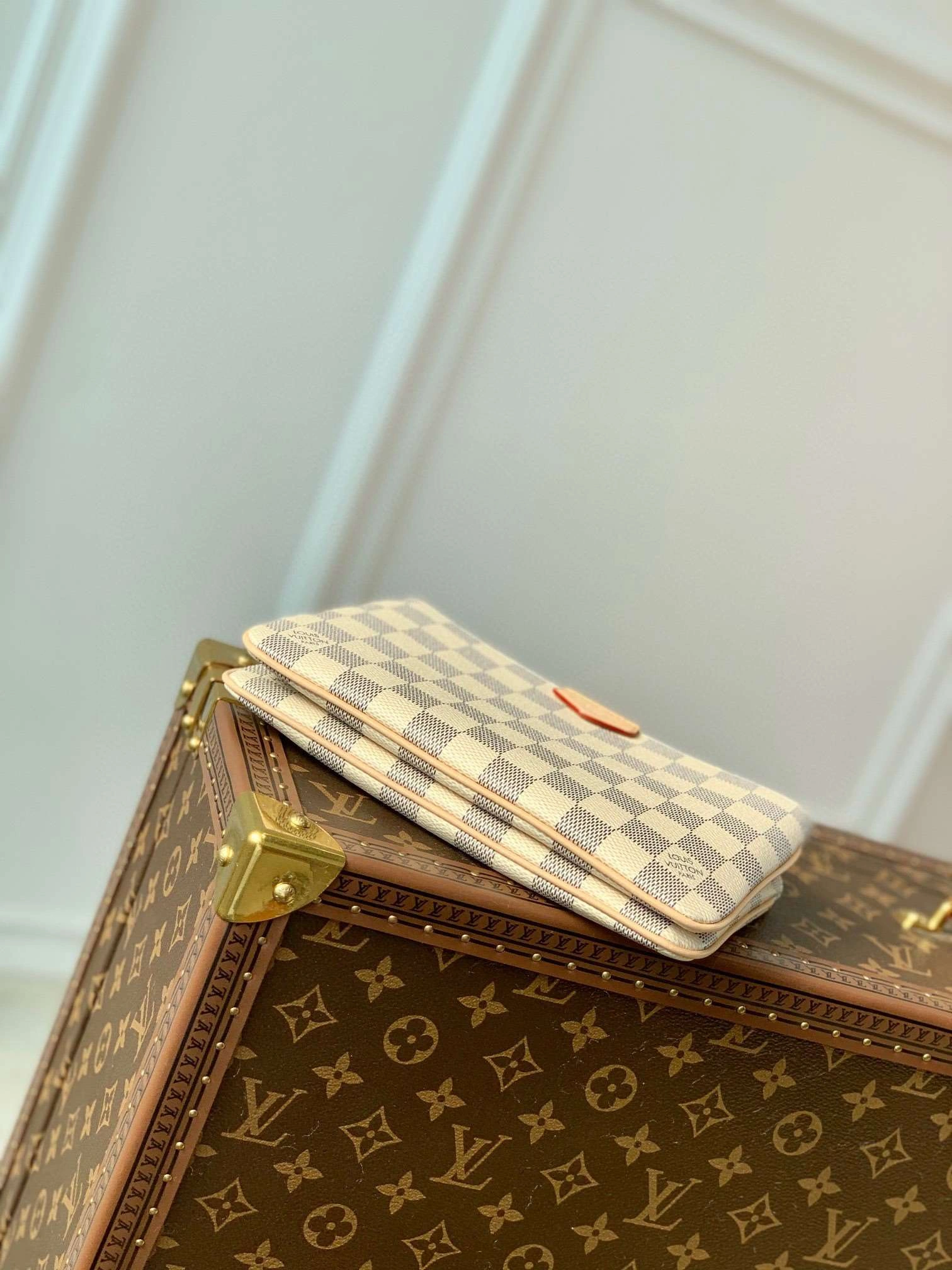 *MOMO--- n60460 cowhide item : A-B00G2914