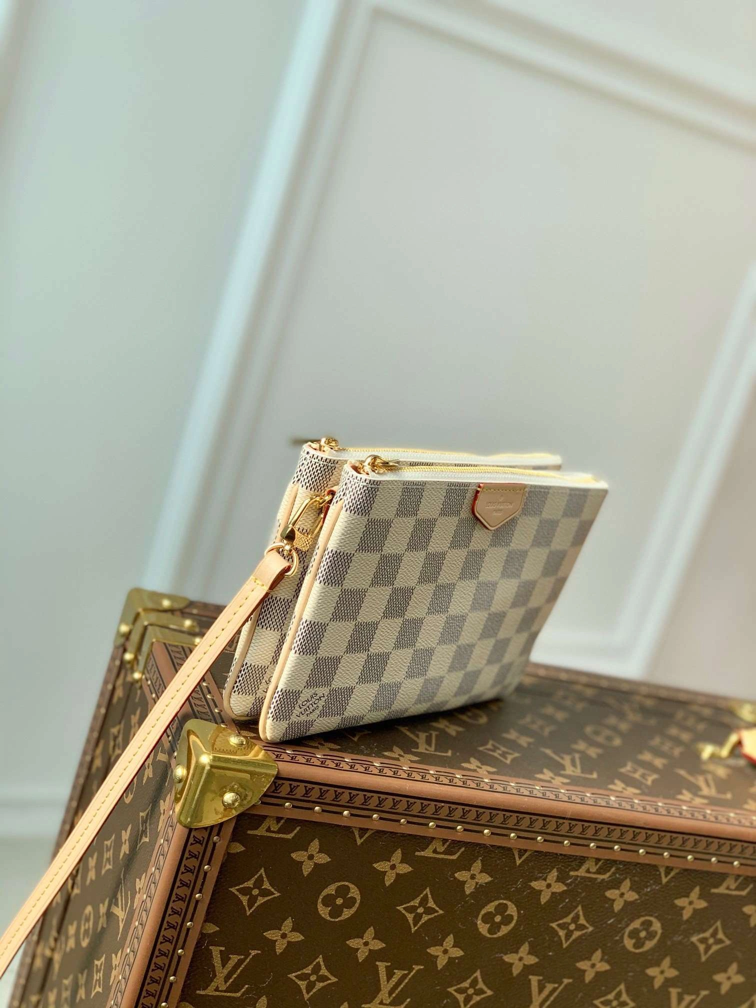 *MOMO--- n60460 cowhide item : A-B00G2914