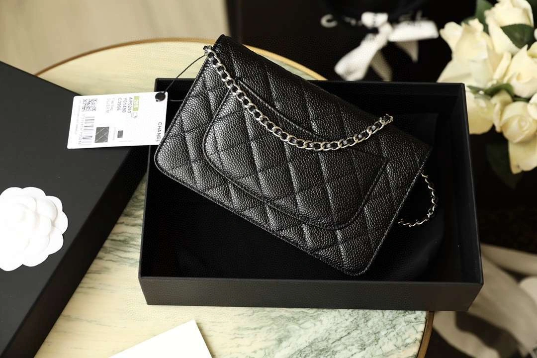 *MOMO--- wellet on chain cowhide item : 173B88G2301