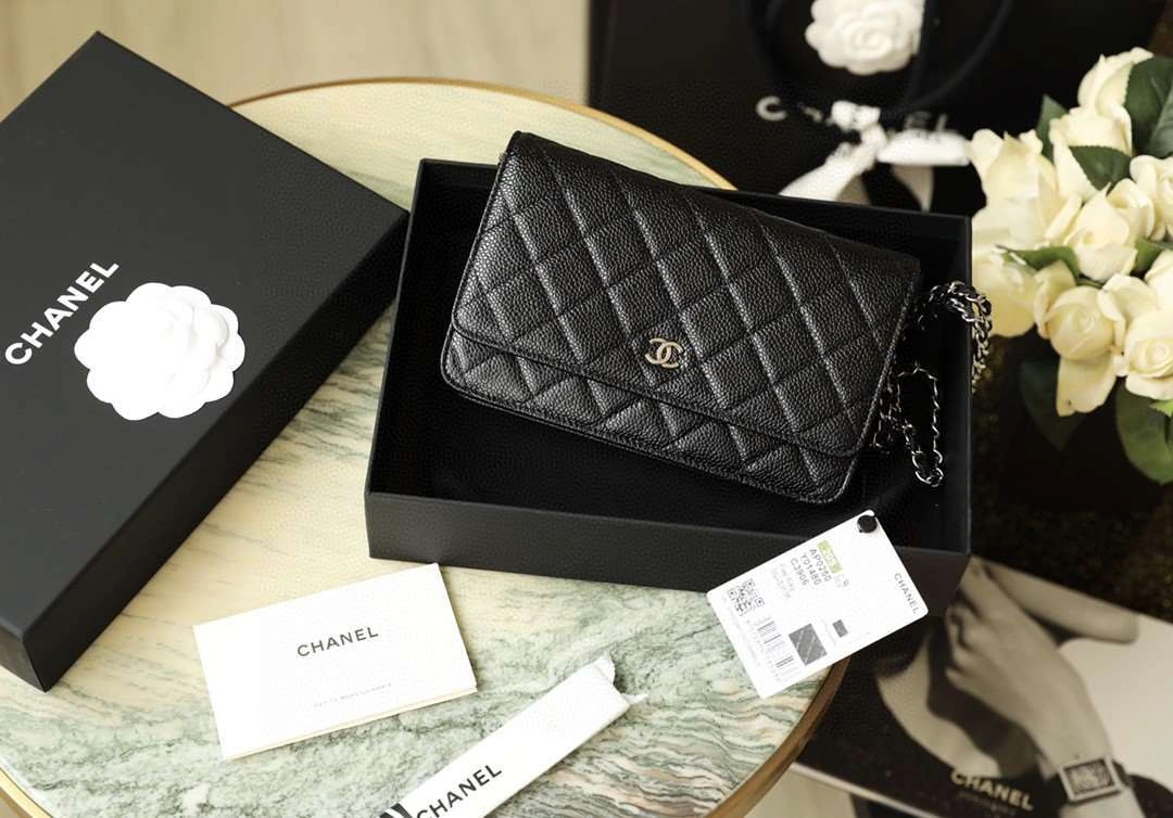*MOMO--- wellet on chain cowhide item : 173B88G2301