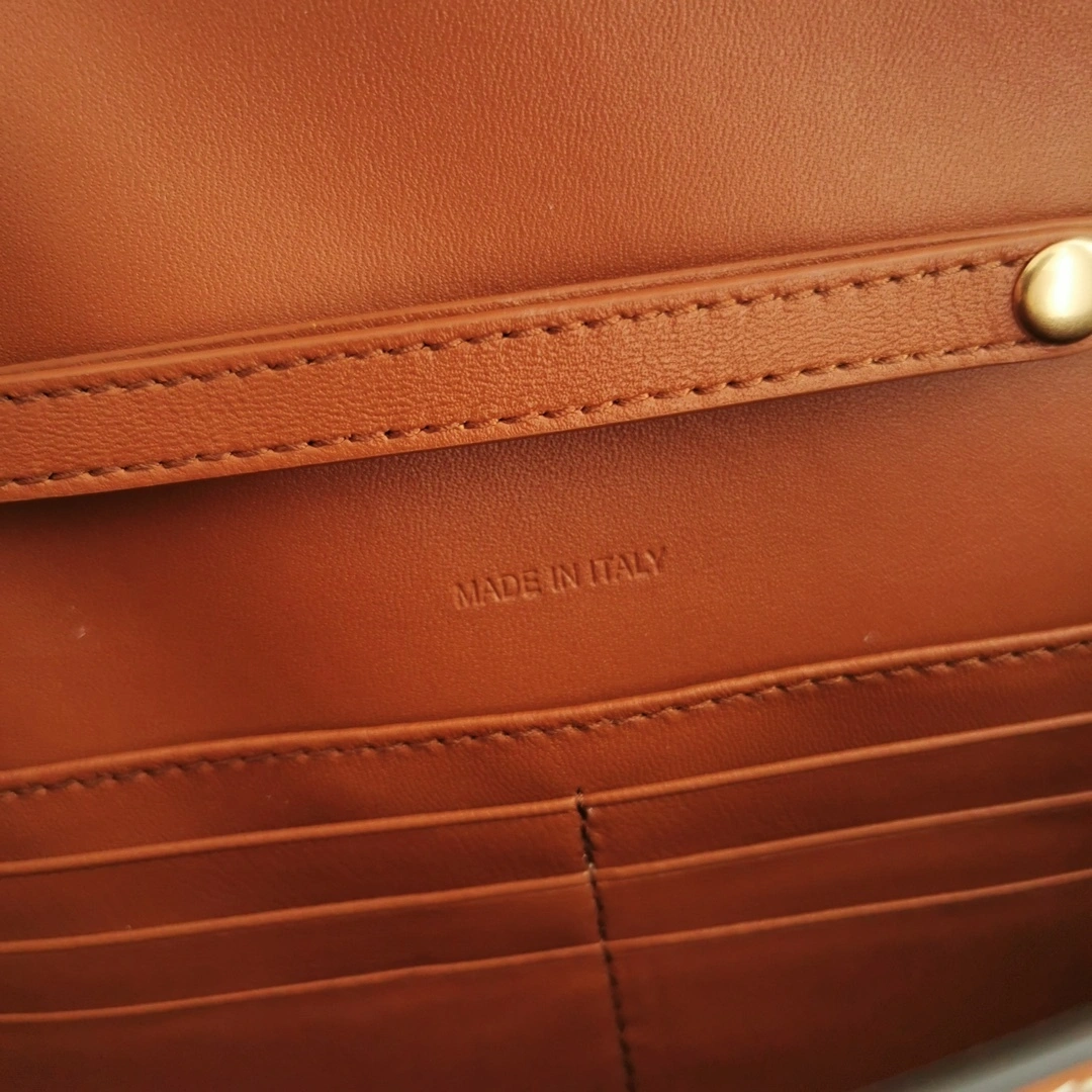 MOMO-- 10J733DPV-04LU cowhide item:D-B063E1101