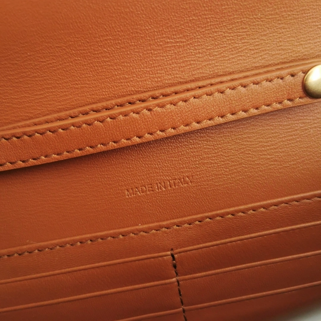 MOMO-- 10L462DQB-04LU cowhide item:D-B063E1148