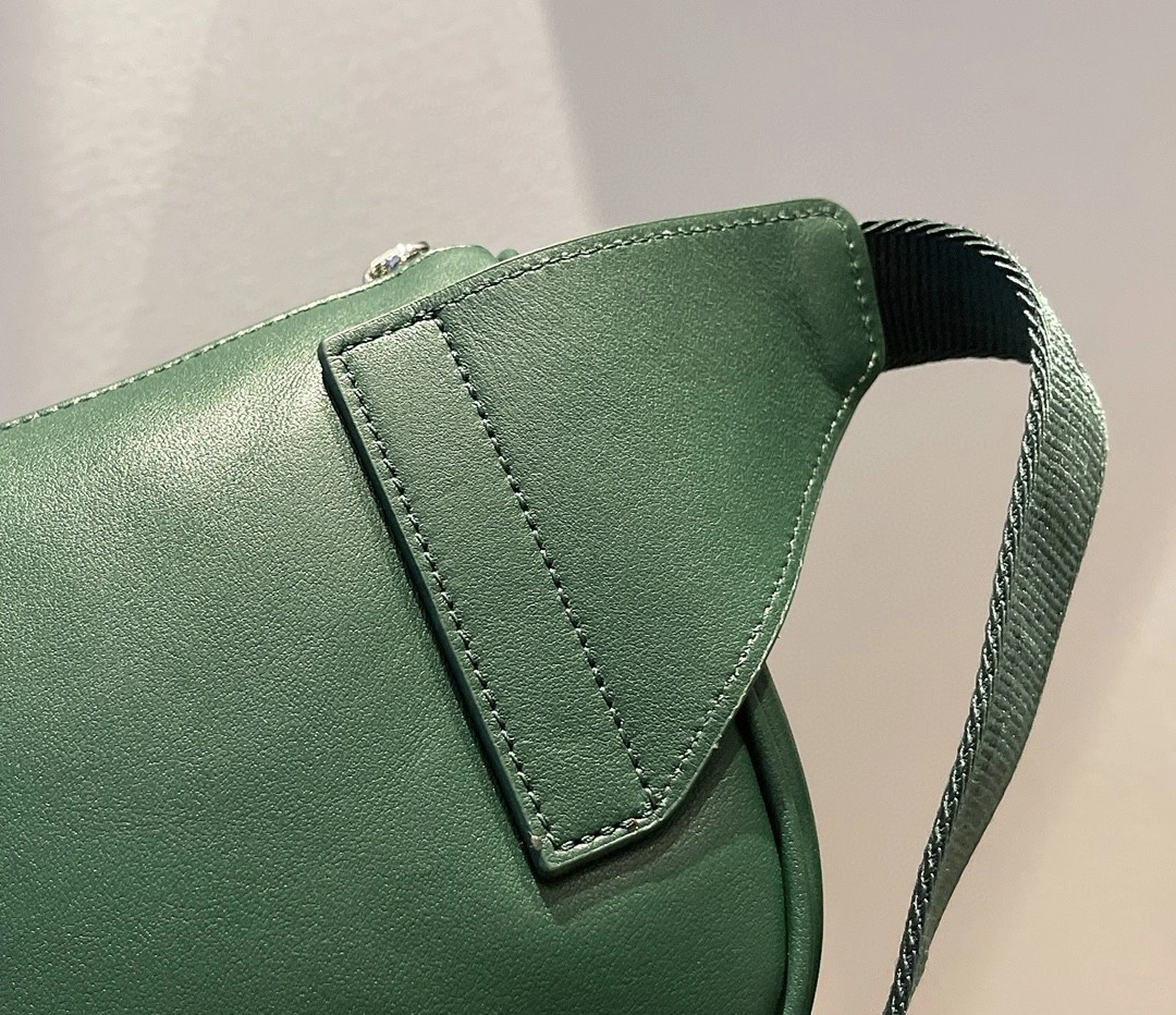 *MOMO---1ADPO223 cowhide item : A-B00H2352A