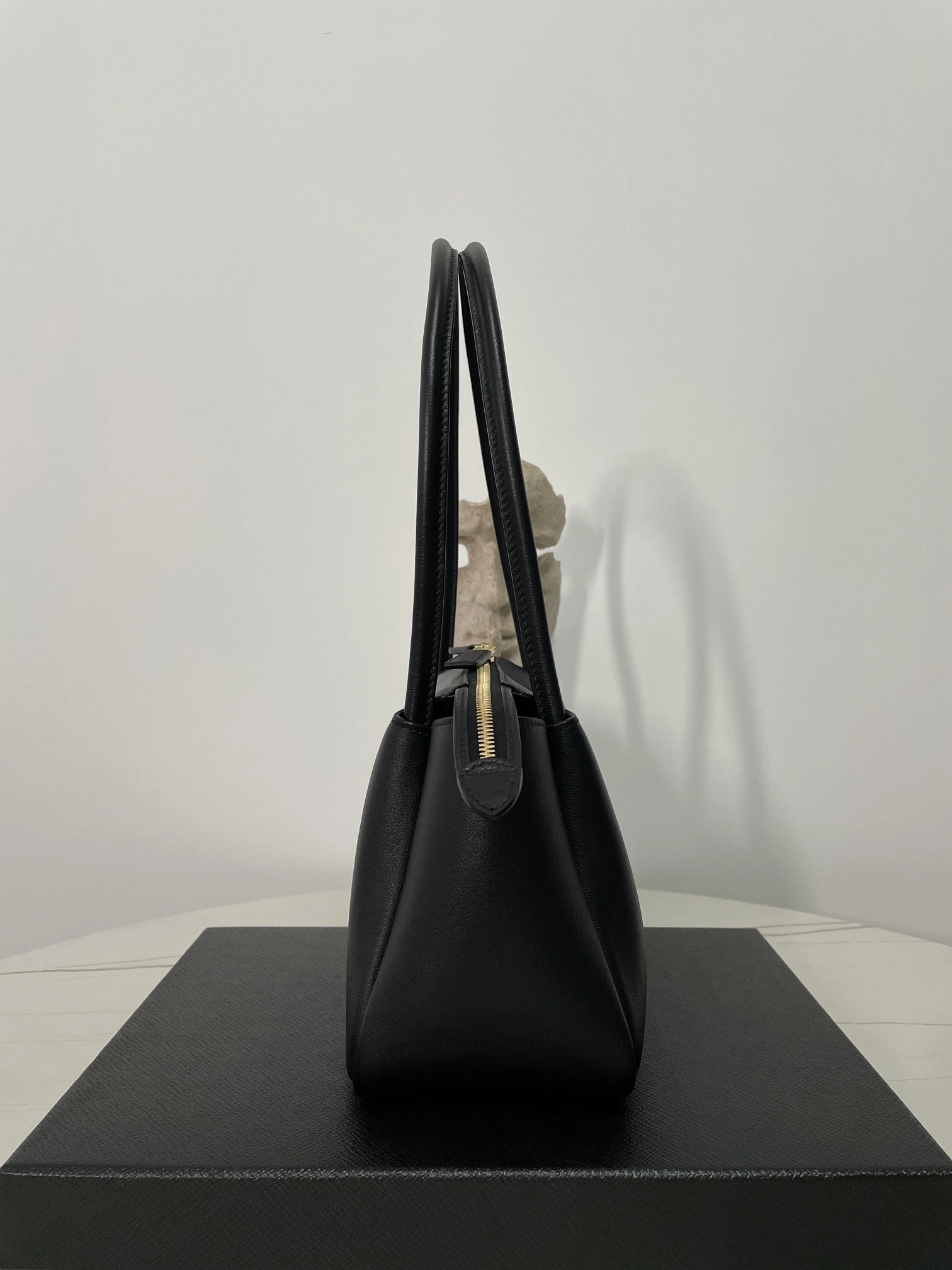 MOMO-- 1BA444_2CYS_F0002_V_OVX 1BA444_2CYS_F0002_V_OVO Calfskin item:D-B806D1542