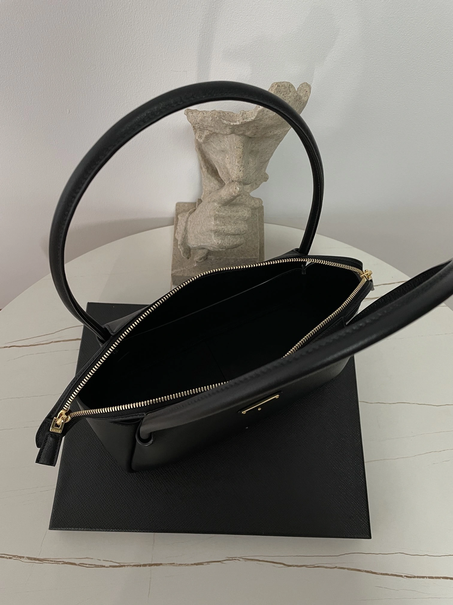 MOMO-- 1BA444_2CYS_F0002_V_OVX 1BA444_2CYS_F0002_V_OVO Calfskin item:D-B806D1542