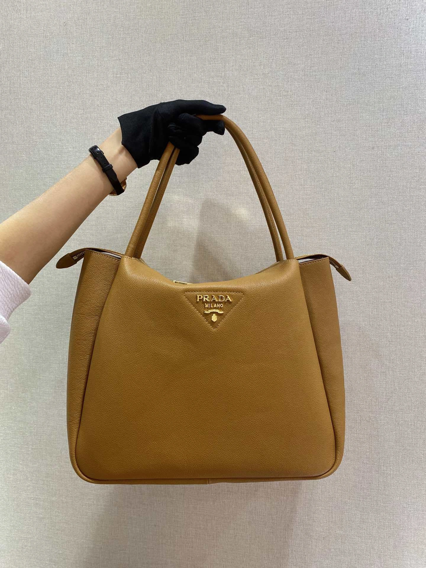 MOMO-- 1BC142-2DKV-F0046-V-OOO item:D-B000A2369R