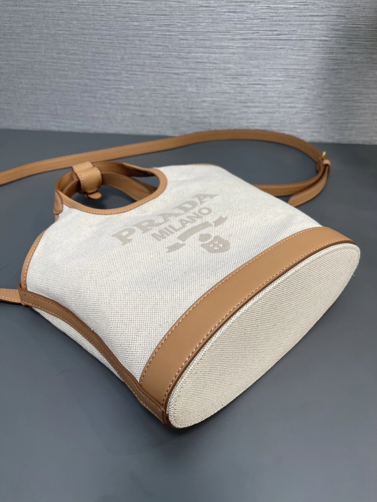 MOMO-- 1BE074_2DLI_F0018_V_OAH cowhide item:D-B063E1110