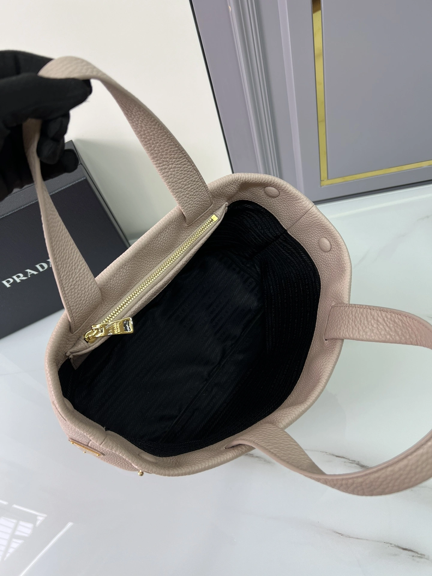 MOMO-- 1BG384_2DKV_F0NZ2_V_OLO item:D-B063A0411S
