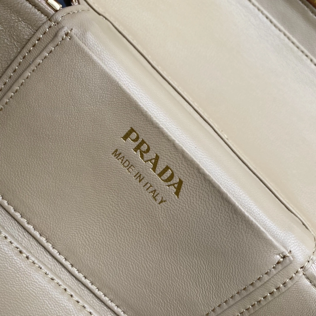 MOMO-- 1BH202_2DKV_F0GCN_V_OOM sheepskin item:D-B063E1125