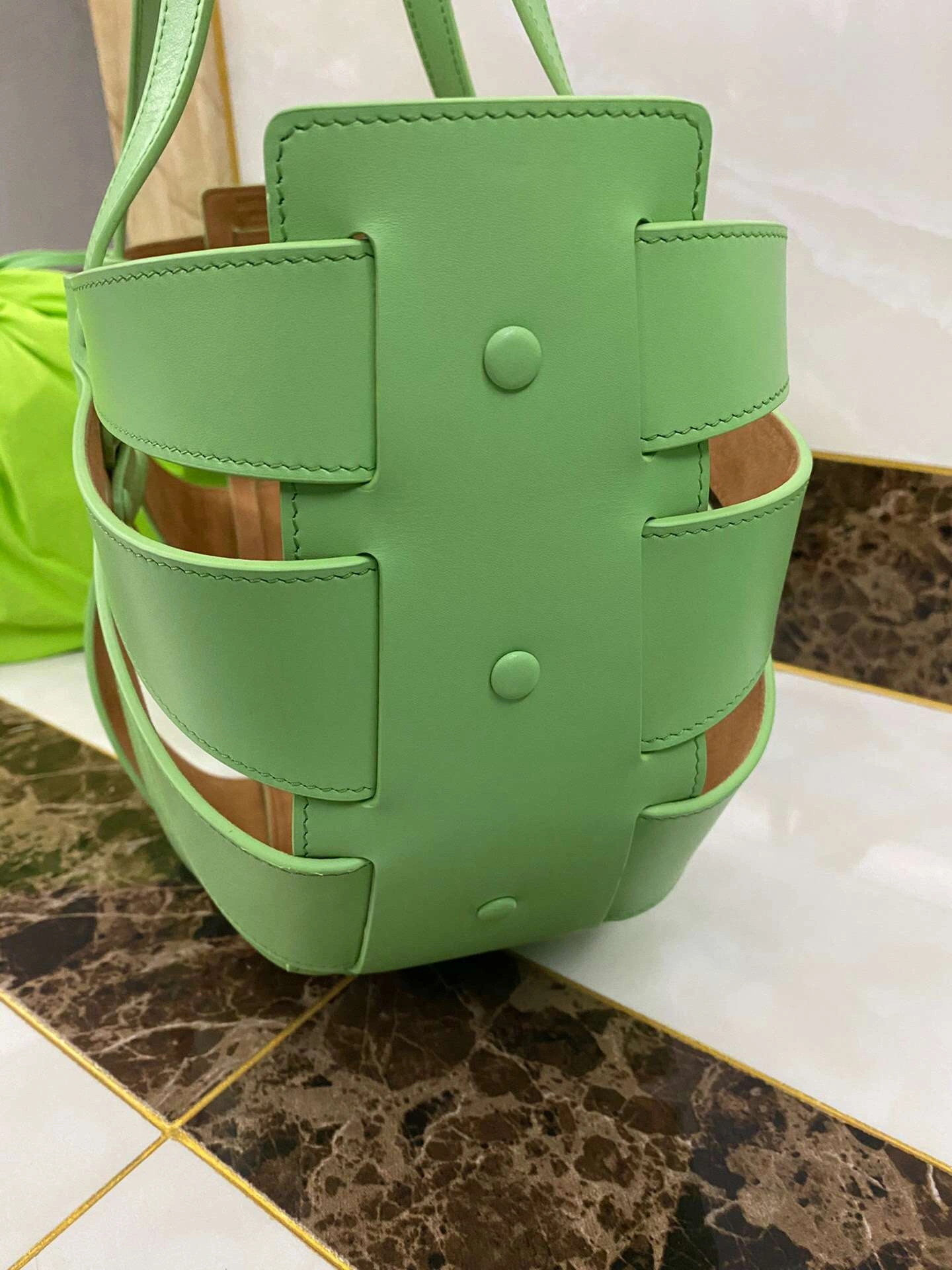 MOMO-- 2021 TheShell Calfskin item：063B138E1013