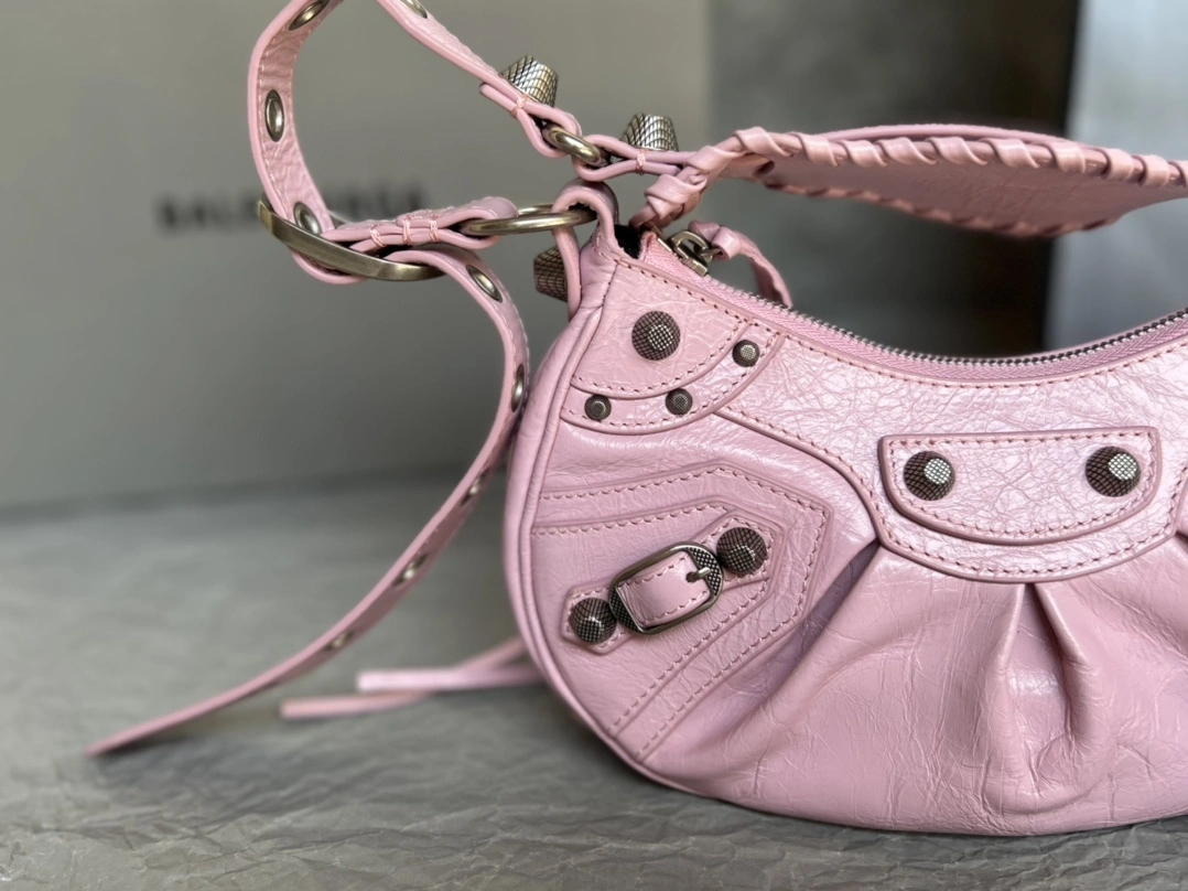 MOMO-- 218593i161 6713091VG9Y6904 high quality version Le Cagole item:D-B177I2529