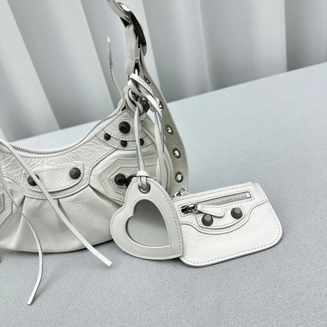MOMO-- 218593i161 6713091VG9Y9104 high quality version Le Cagole item:D-B202J0822