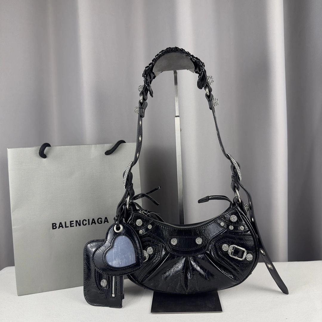 MOMO-- 218593i161 671309210BK1000 high quality version Le Cagole item:D-B000I2520