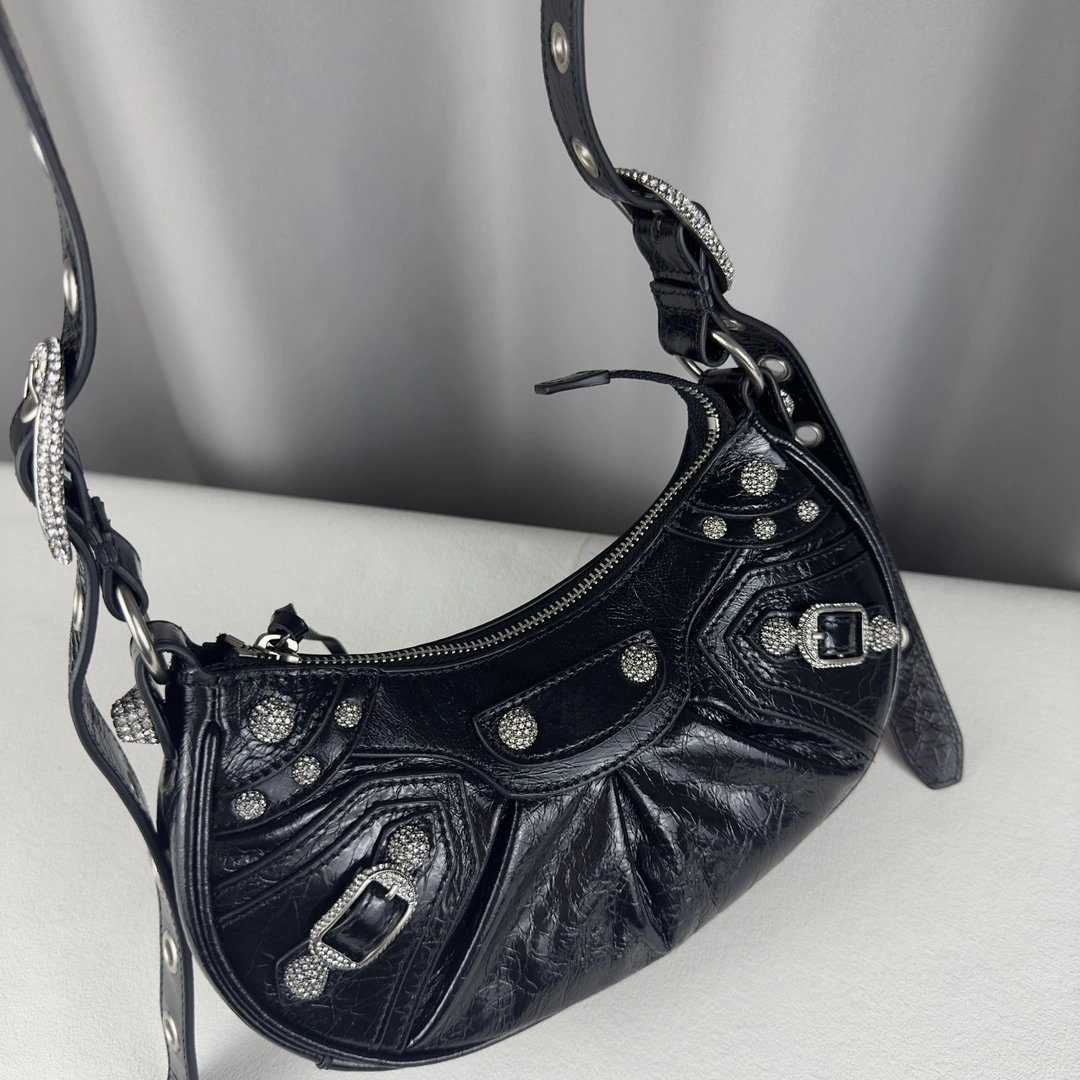 MOMO-- 218593i161 671309210BK1000 high quality version Le Cagole item:D-B000I2520