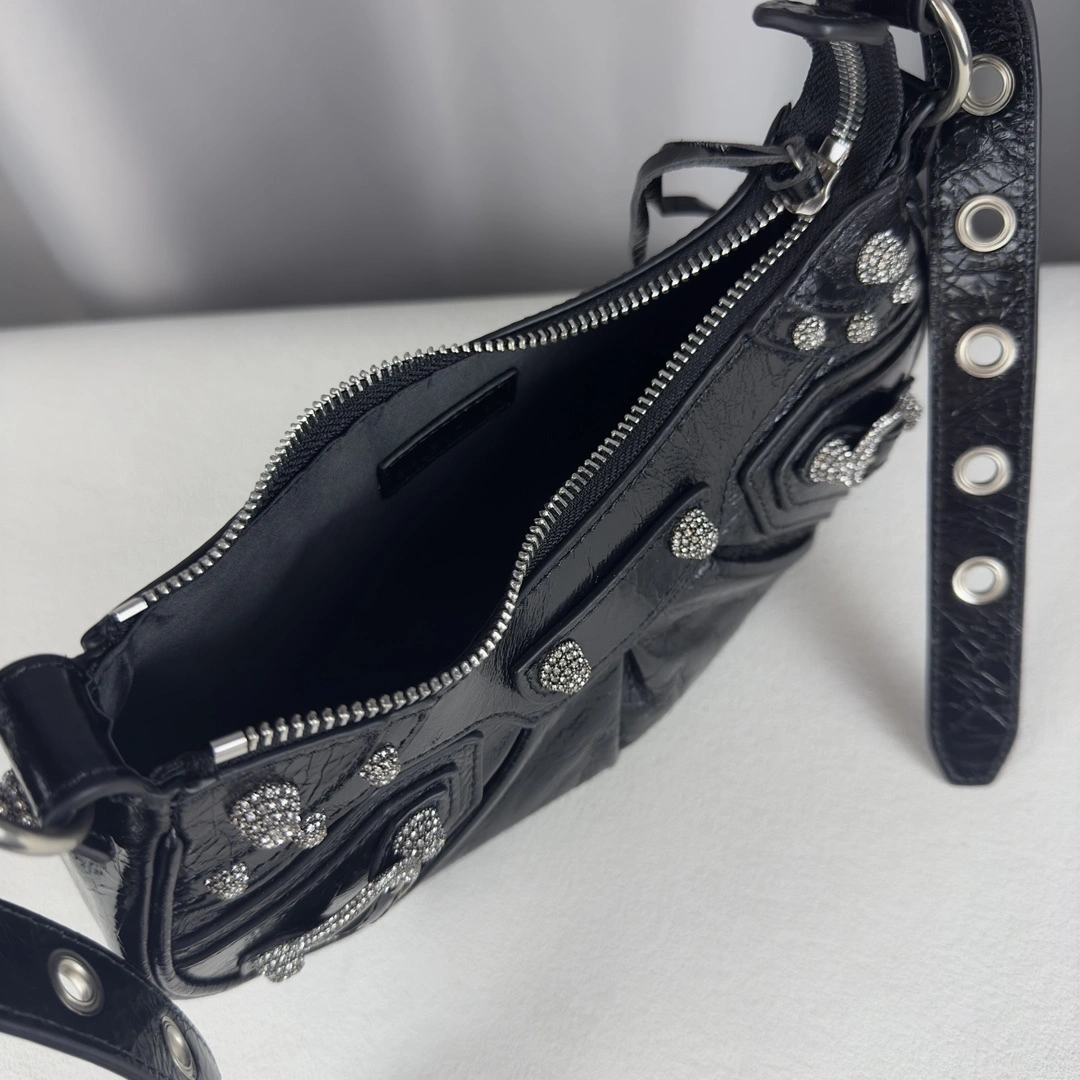 MOMO-- 218593i161 671309210BK1000 high quality version Le Cagole item:D-B000I2520