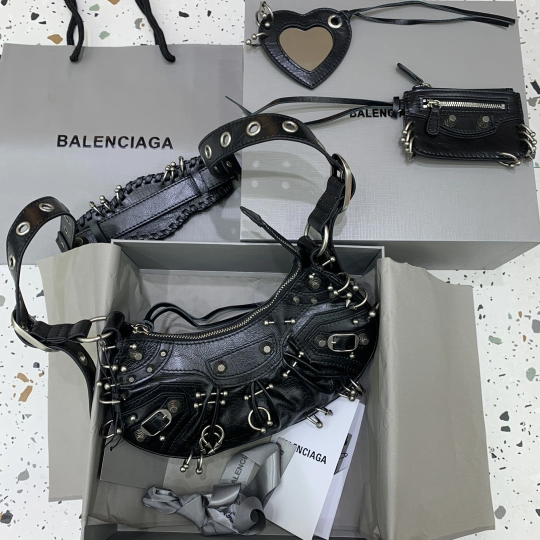 MOMO-- 218593i161 671309210G81000 high quality version item:D-B563I2510
