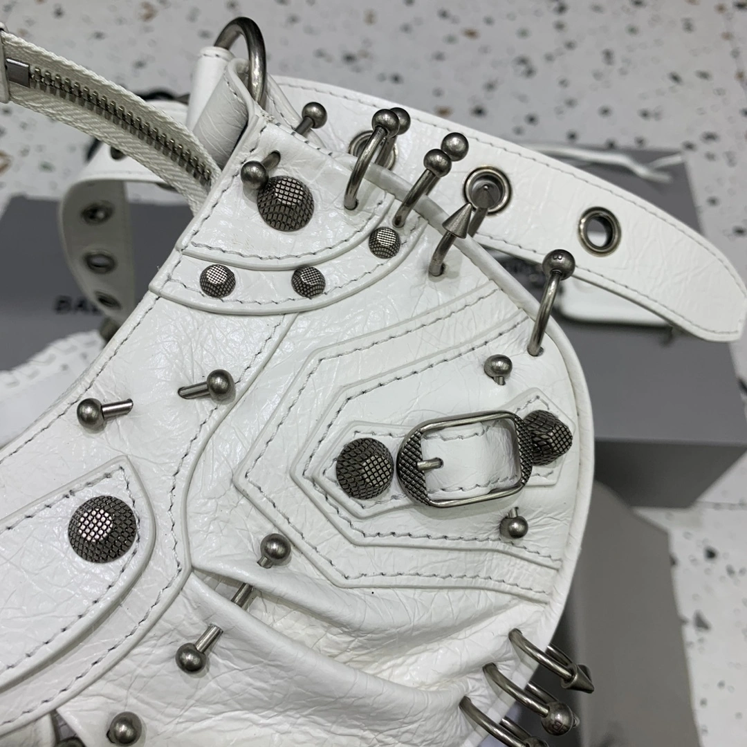 MOMO-- 218593i161 671309210G89104 high quality version Le Cagole item:D-B563I2502