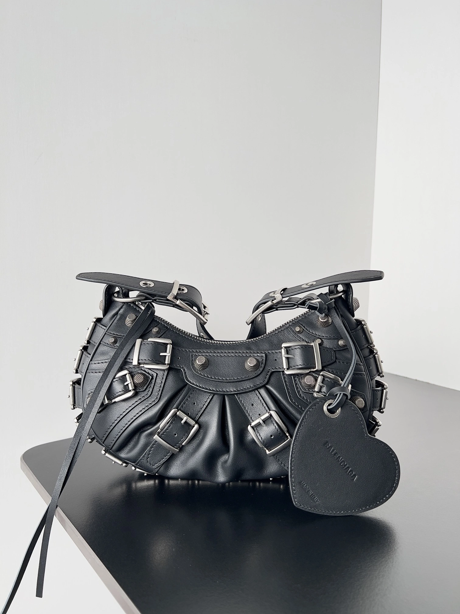 MOMO-- 218593i161 6713092AAPD1000 Le Cagole Calfskin item:D-B063G2076