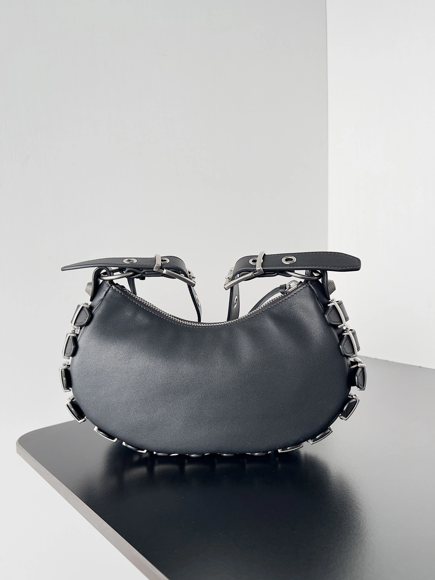 MOMO-- 218593i161 6713092AAPD1000 Le Cagole Calfskin item:D-B063G2076
