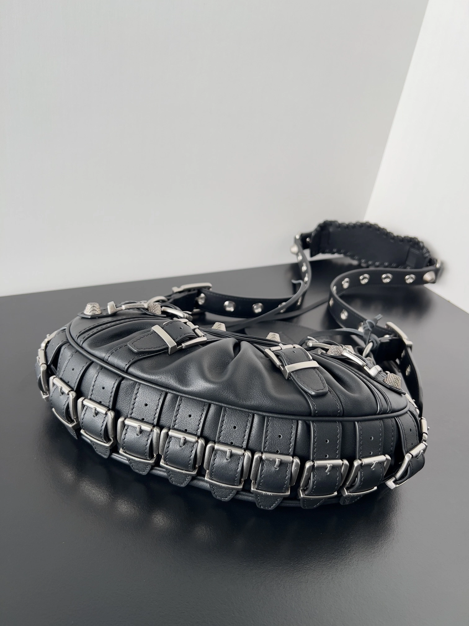 MOMO-- 218593i161 6713092AAPD1000 Le Cagole Calfskin item:D-B063G2076