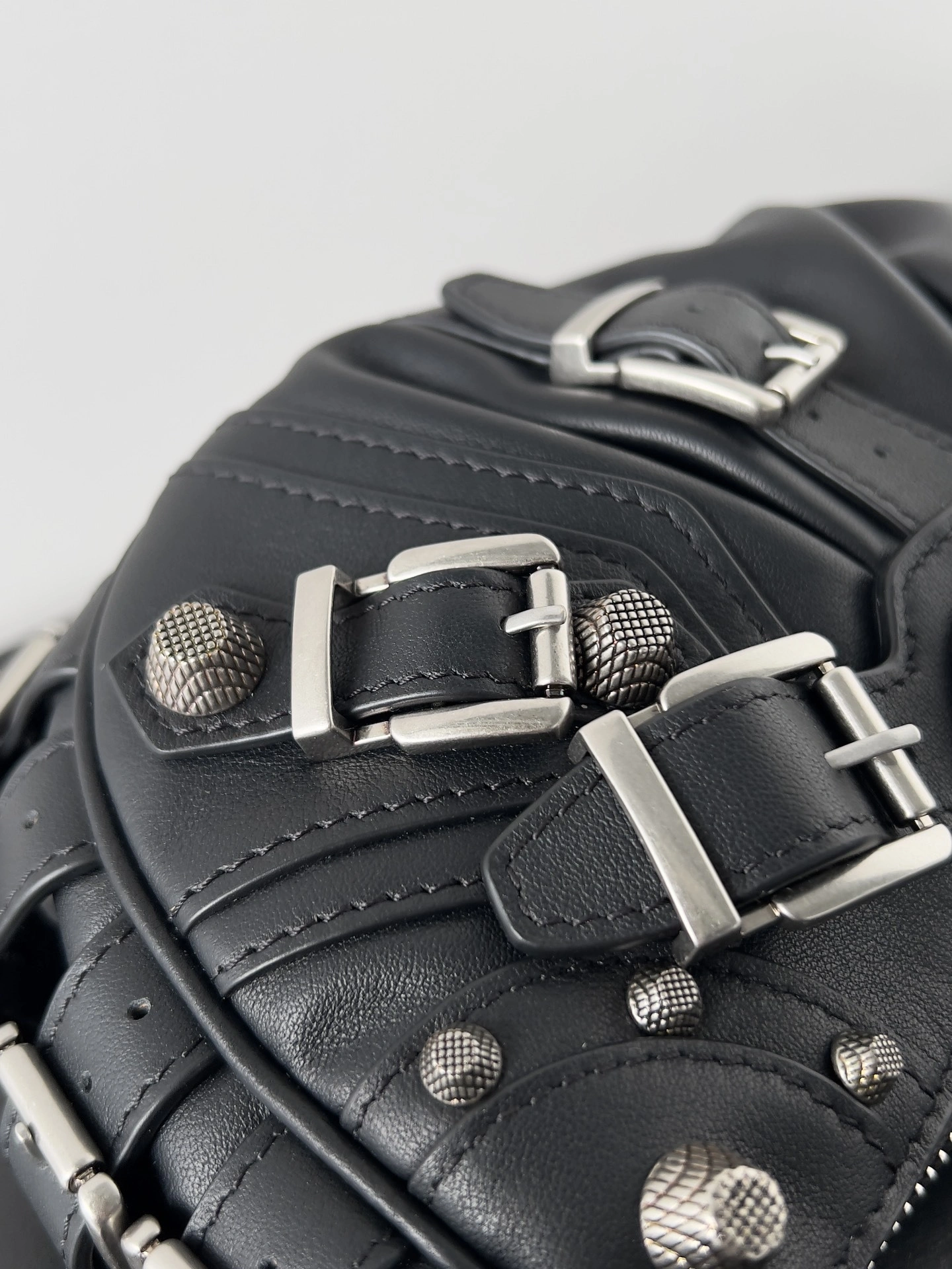 MOMO-- 218593i161 6713092AAPD1000 Le Cagole Calfskin item:D-B063G2076