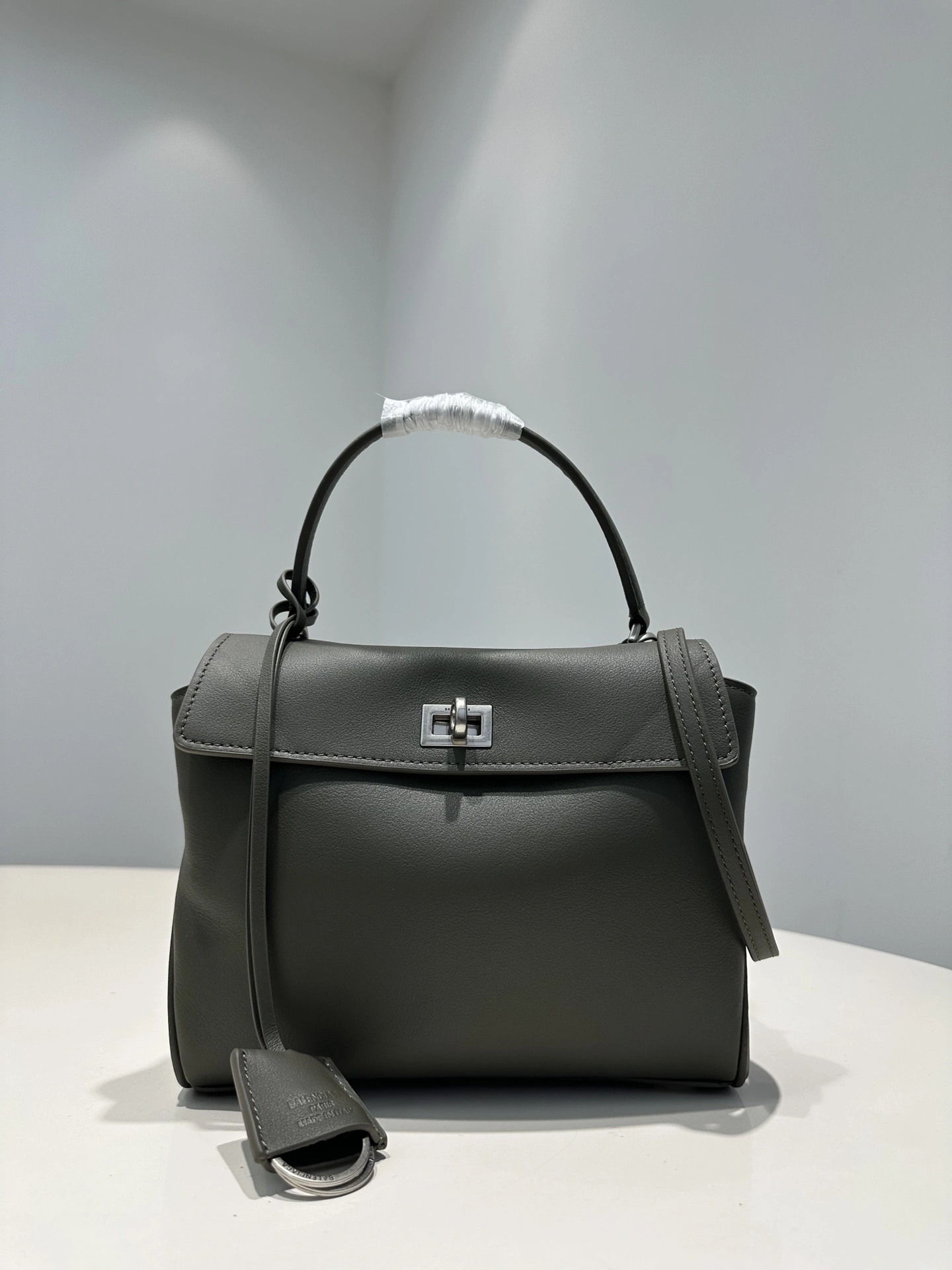 MOMO-- 218593i161 7954562AA4U1239 Calfskin item:D-B432F2403