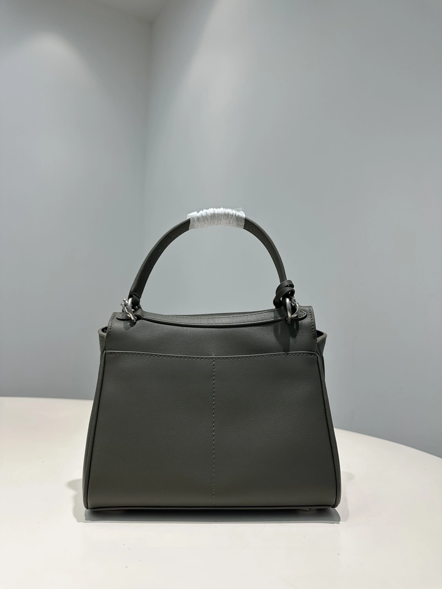 MOMO-- 218593i161 7954562AA4U1239 Calfskin item:D-B432F2403