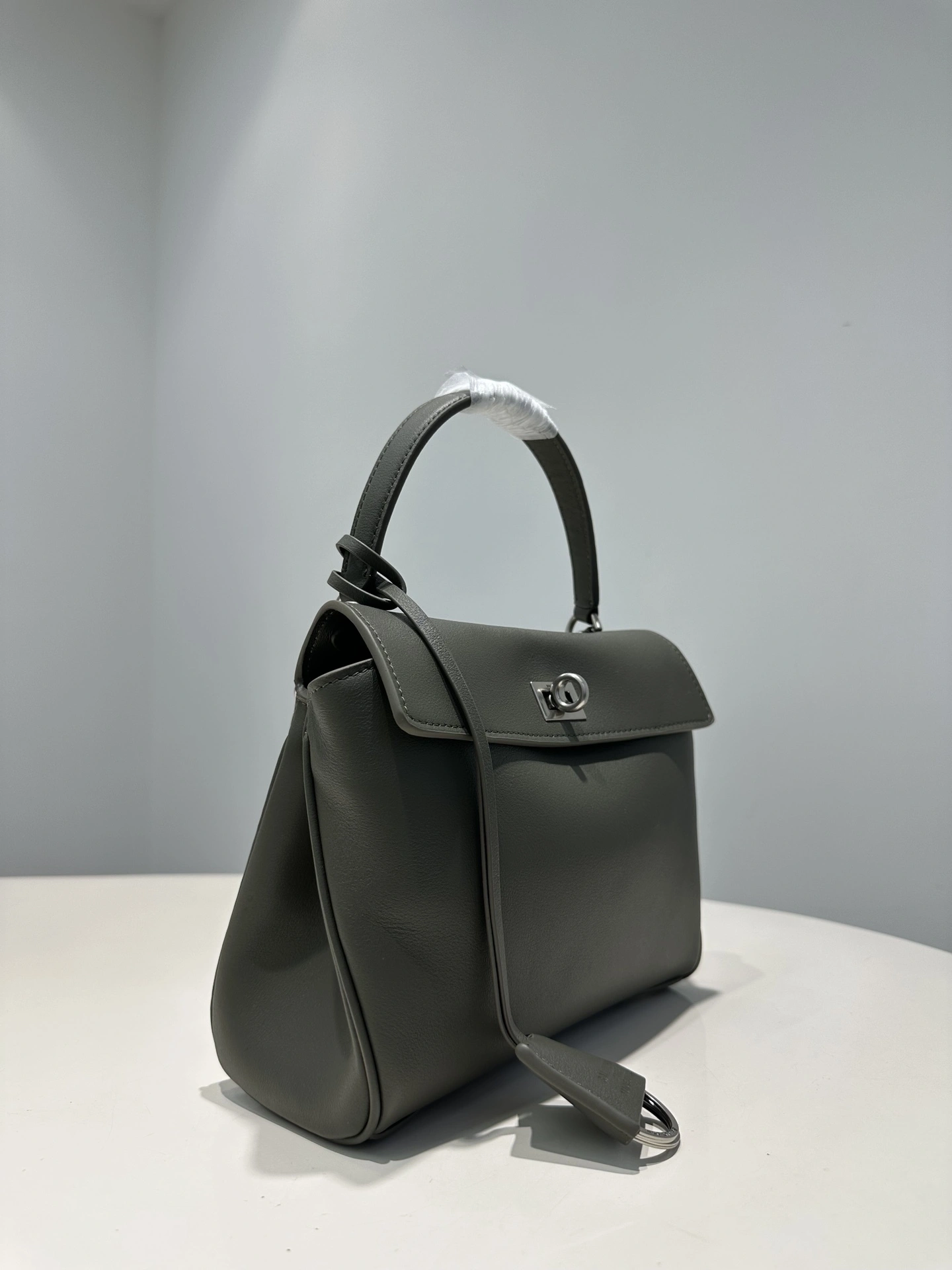 MOMO-- 218593i161 7954562AA4U1239 Calfskin item:D-B432F2403