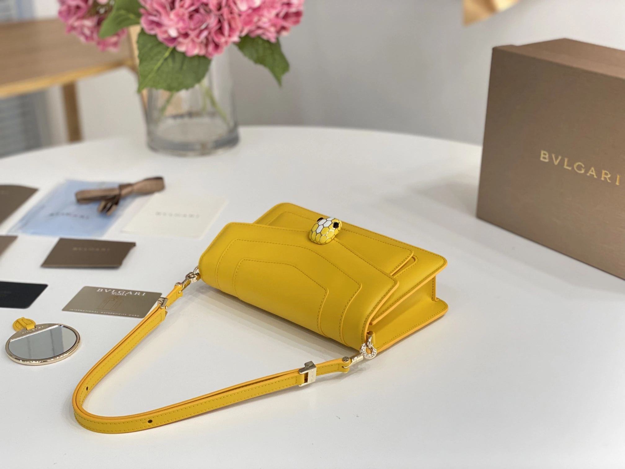MOMO-- 292106 item:D-B063A1596