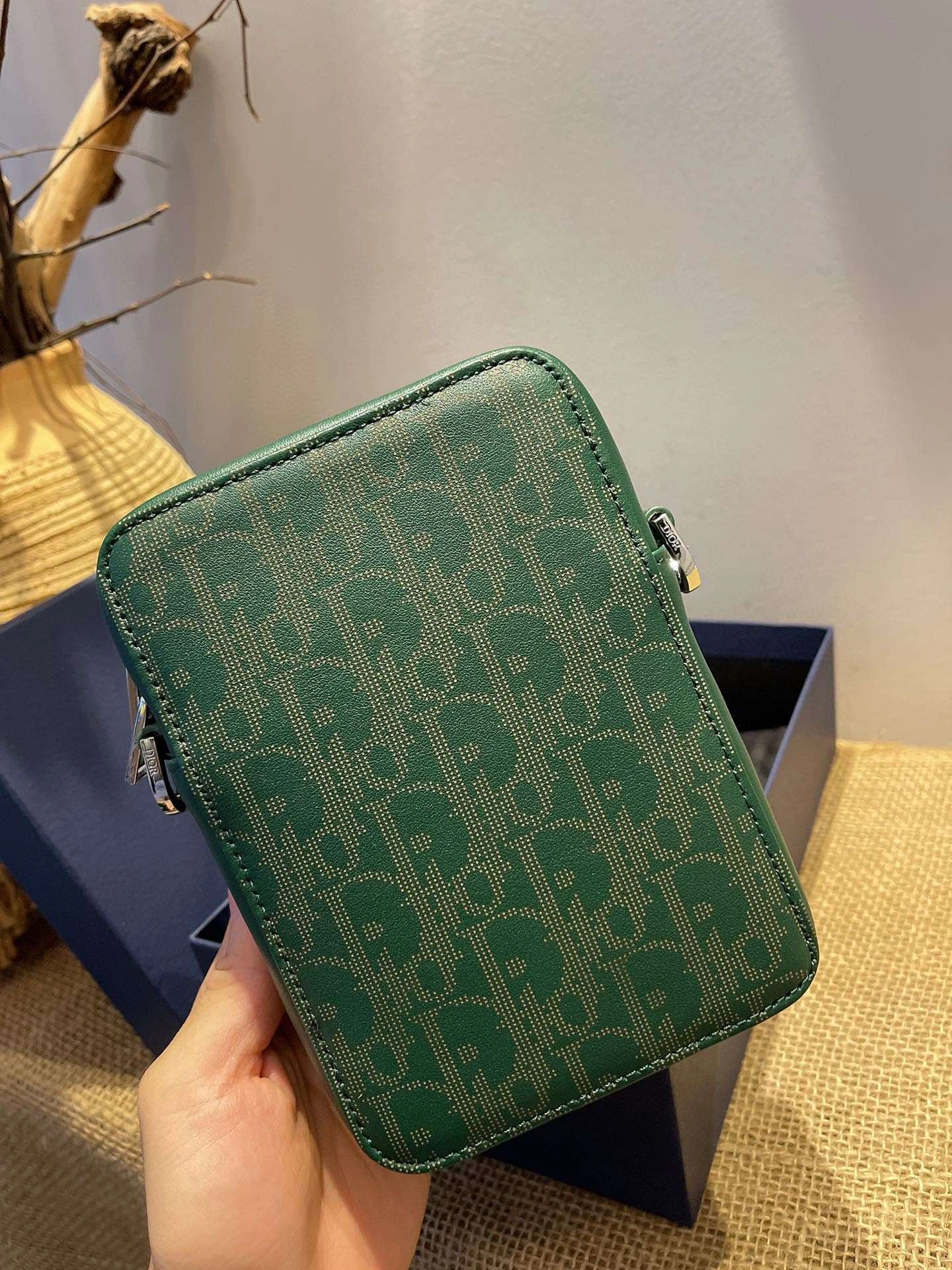 *MOMO---2ESBC265 cowhide item : A-B00H2313A