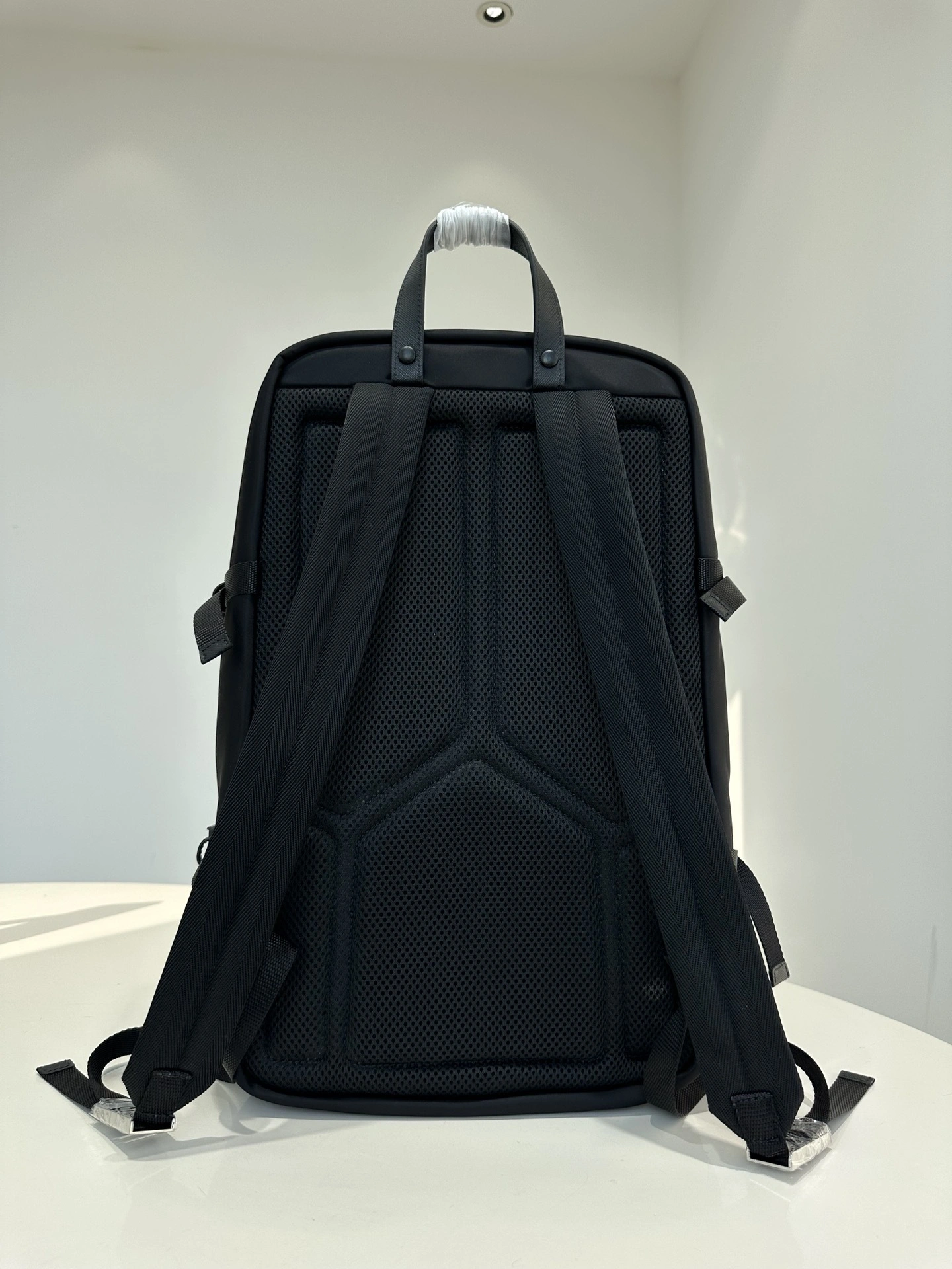 &&MOMO---2VZ101_2DMG_F0002_V_OOO 2VZ101_2DMG_F0002 Calfskin item:D-B432D0676