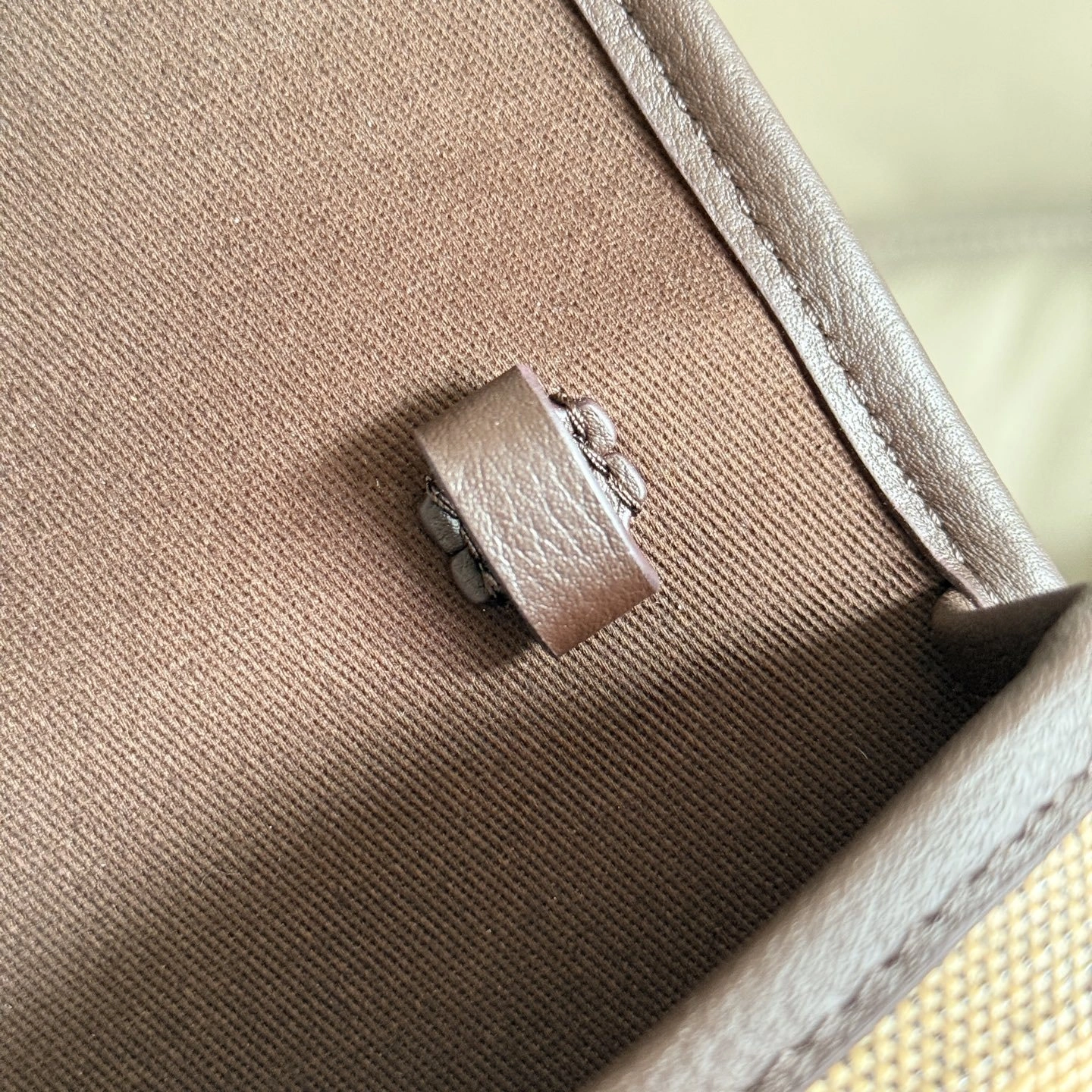 MOMO-- 2ur25rry 81122401 high quality version Highlands Calfskin item:E-B000K0515