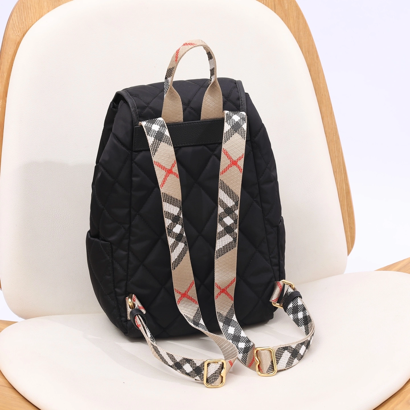 MOMO-- 2ur25rry 81143941 high quality version item:E-B000L1813T