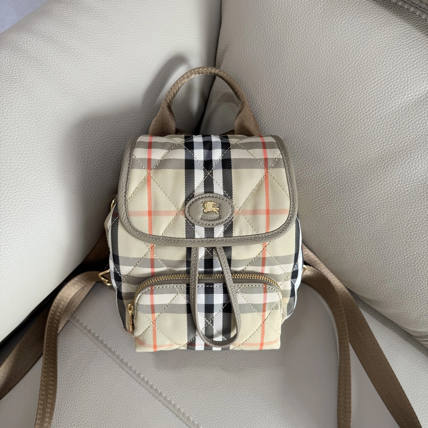 MOMO-- 2ur25rry 81189091 high quality version Horseshoe item:E-B564L1811T