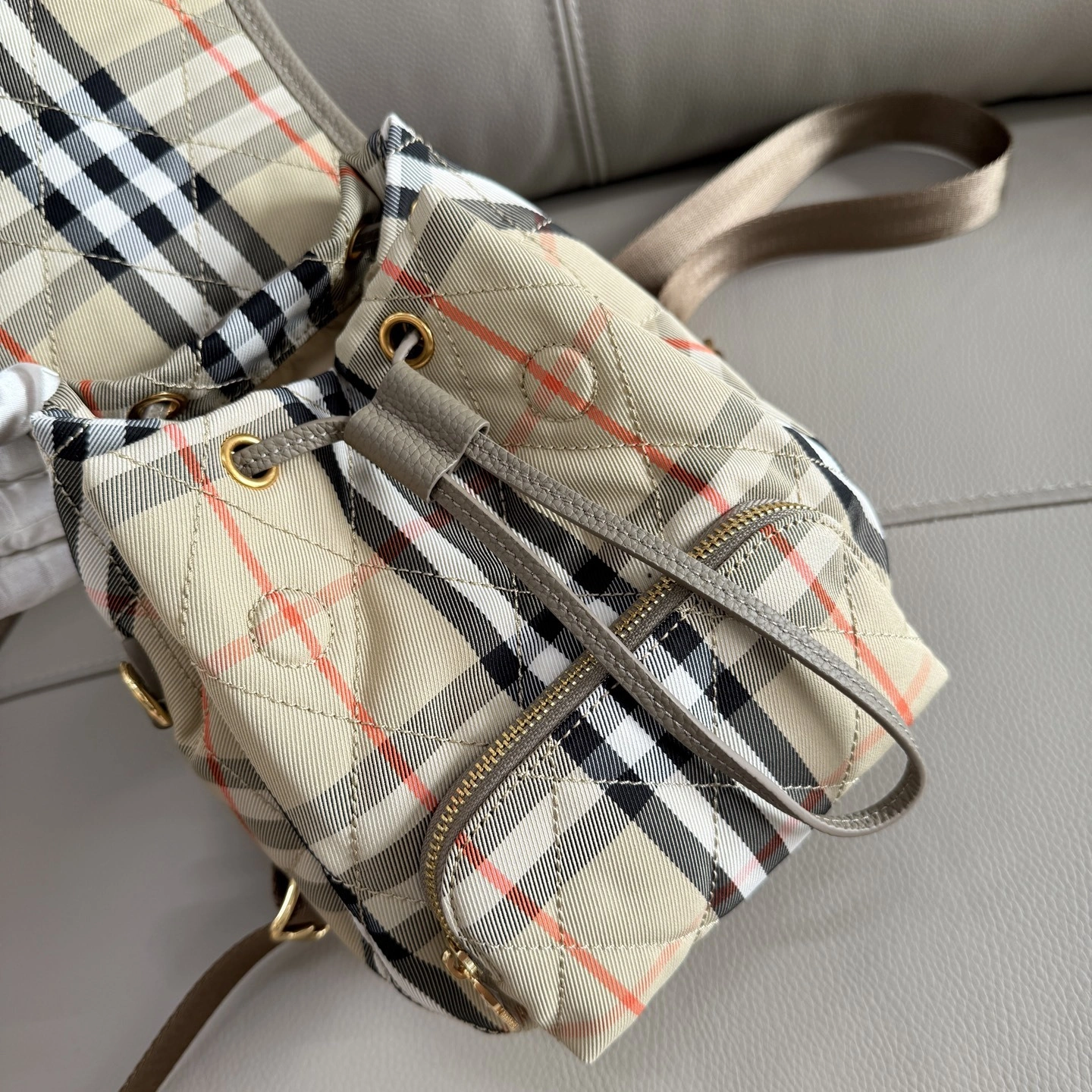 MOMO-- 2ur25rry 81189091 high quality version Horseshoe item:E-B564L1811T