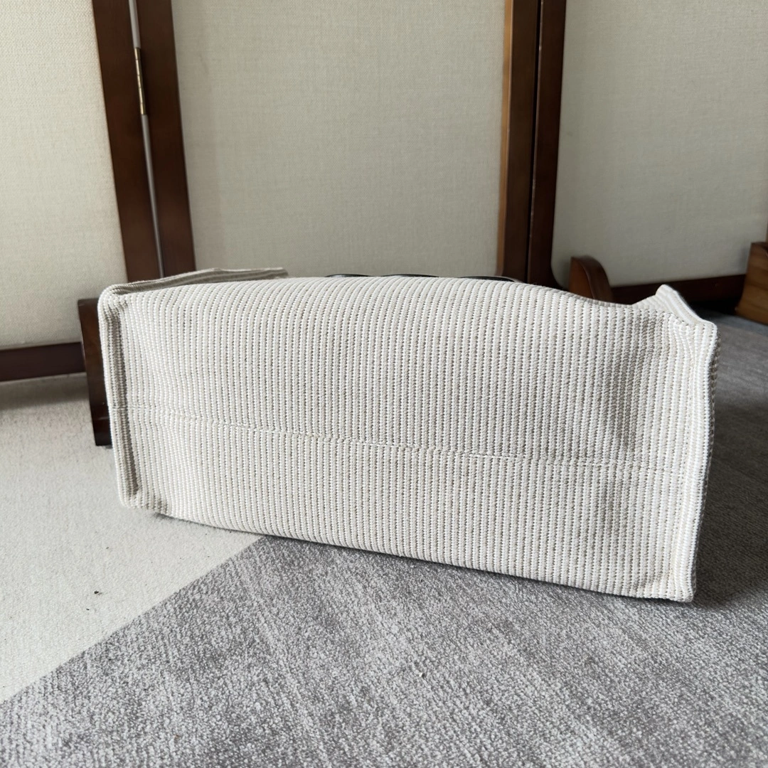 MOMO-- 358i95 196762FEE-02BG item:D-B564G2680