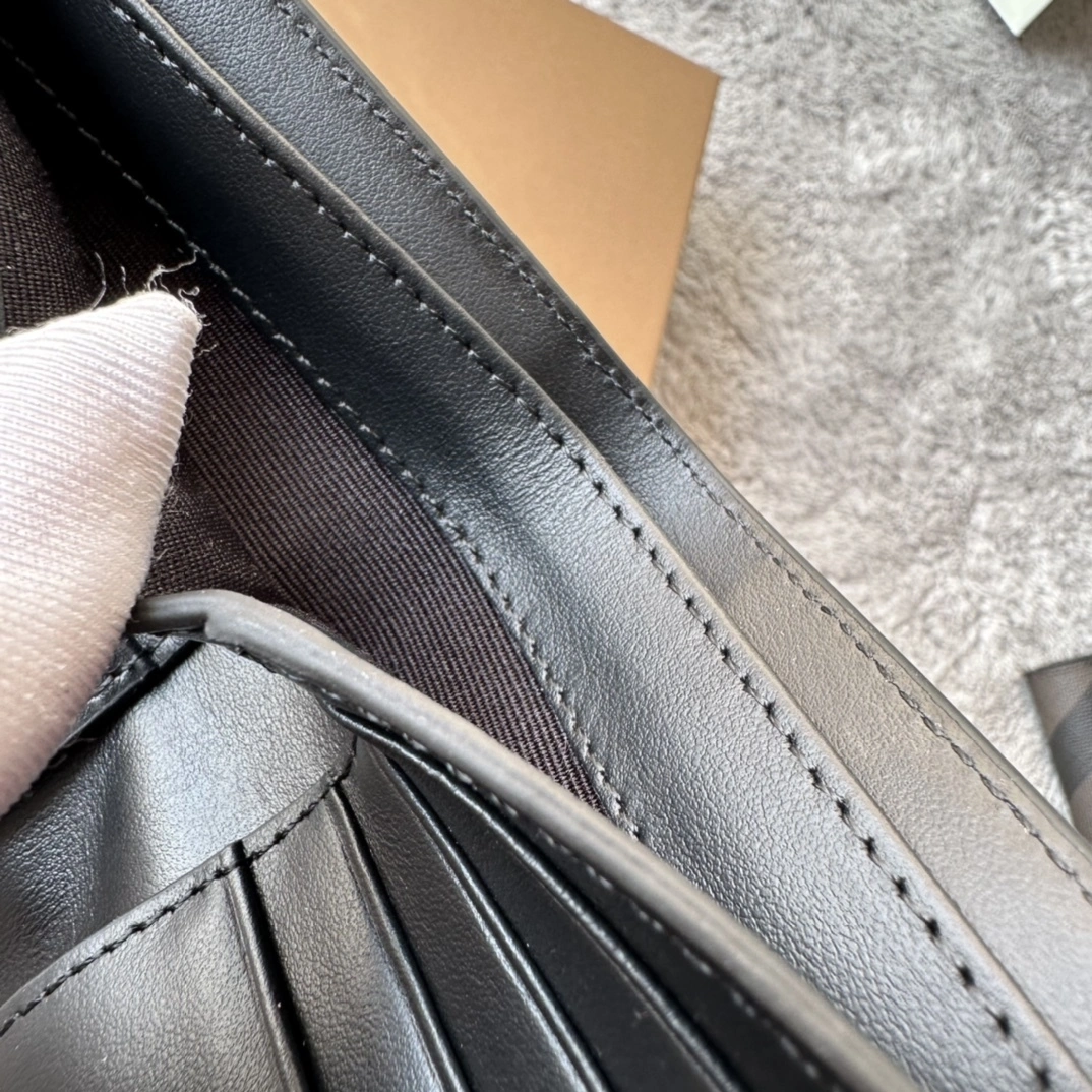 MOMO-- 3996183 item:D-B000A2354R