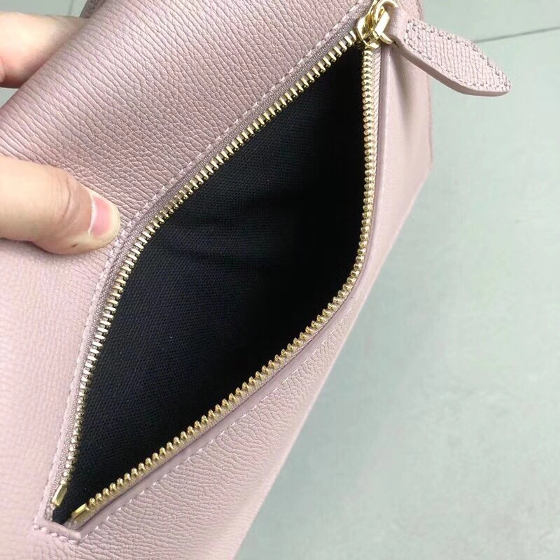 MOMO-- 3997187 item:D-B278A2235R