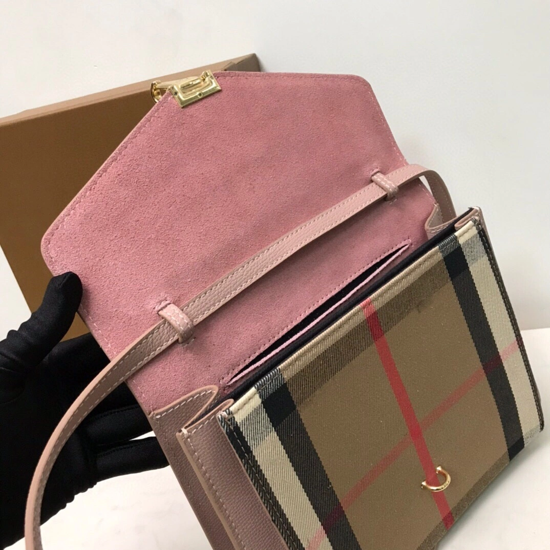 MOMO-- 3997187 item:D-B278A2235R
