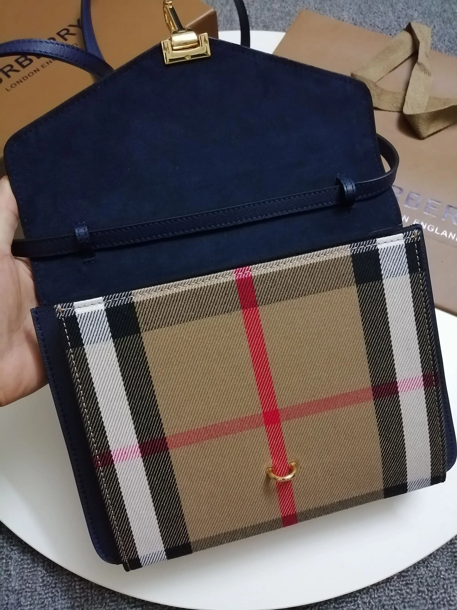 MOMO-- 39972051 item:D-B278A2257R